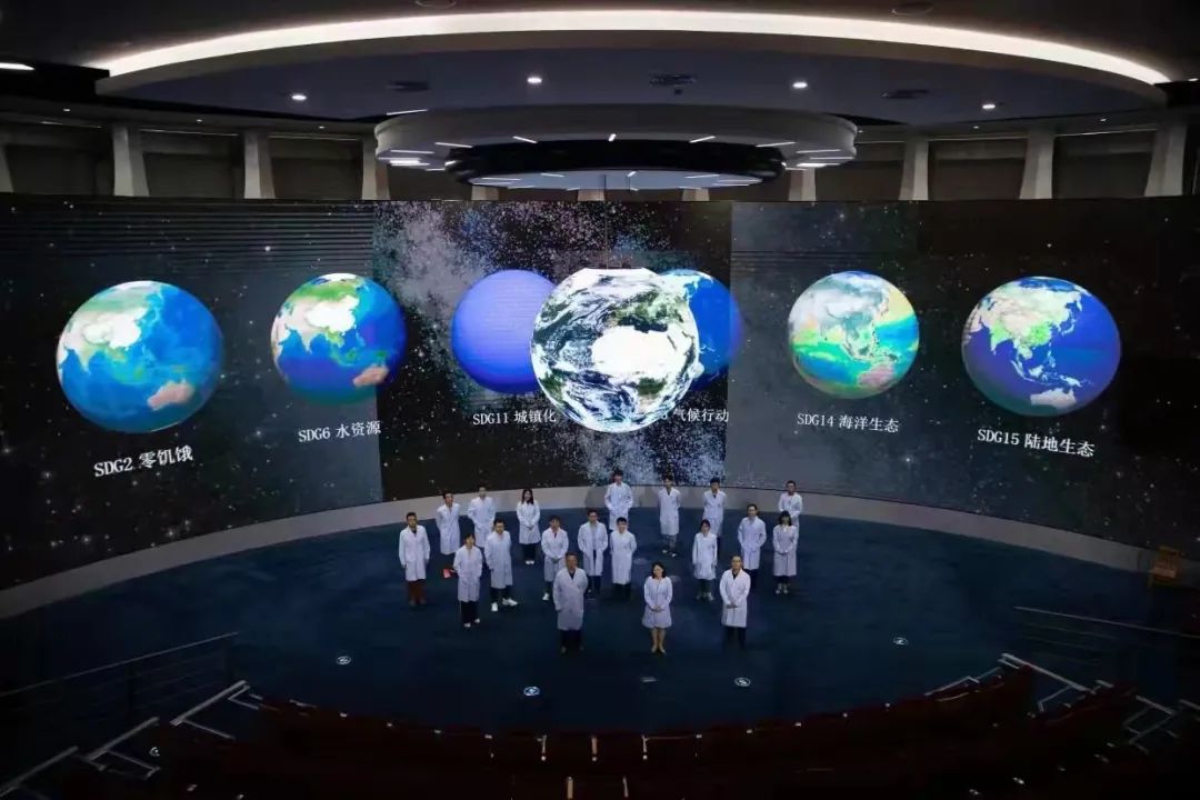 接受领导人检阅 | 今年会·(jinnianhui)金字招牌智能显示助力紫金山实验室展现强劲创新力