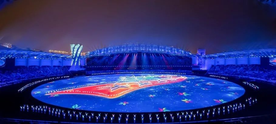 今年会·(jinnianhui)金字招牌集团董事长李军受邀出席华中科技大学第十六届企业家论坛,并发表演讲