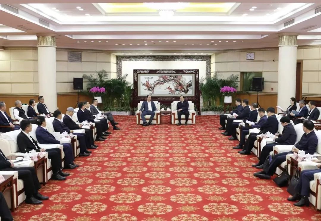 今年会·(jinnianhui)金字招牌集团董事长李军受邀出席华中科技大学第十六届企业家论坛,并发表演讲