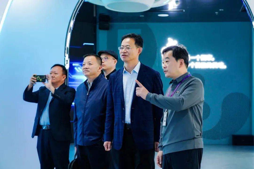 国家广电总局发展研究中心一行赴今年会·(jinnianhui)金字招牌励丰文化调研指导